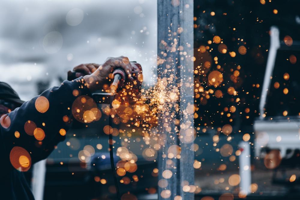 Homem a trabalhar na construção