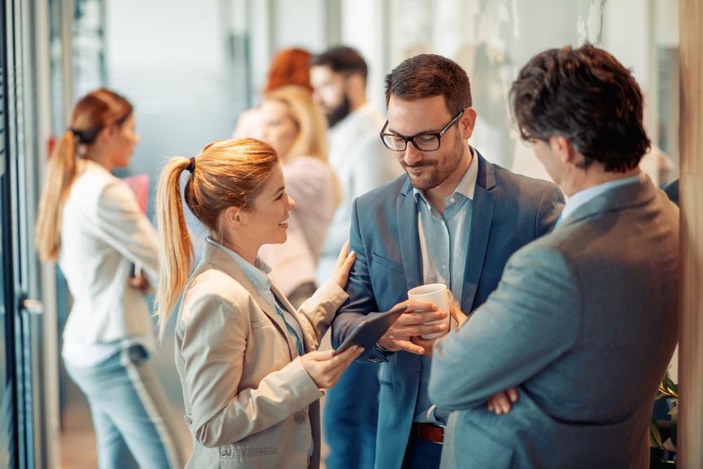 pessoas no local de trabalho