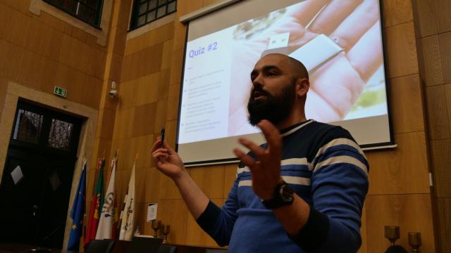 Sessão de formação em cibersegurança na SCMB